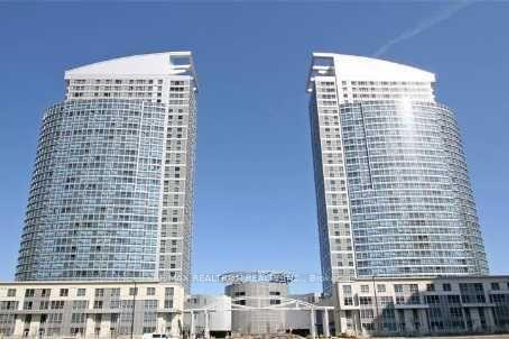 2906 - 36 Lee Centre Drive, Woburn, Toronto photo number 2