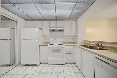Photo 10 at 205 - 28 Hollywood Avenue, Willowdale East, Toronto