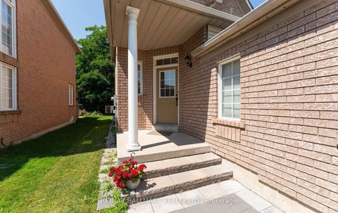 Photo 3 at 17 Rushingbrook Drive, Rouge Woods, Richmond Hill