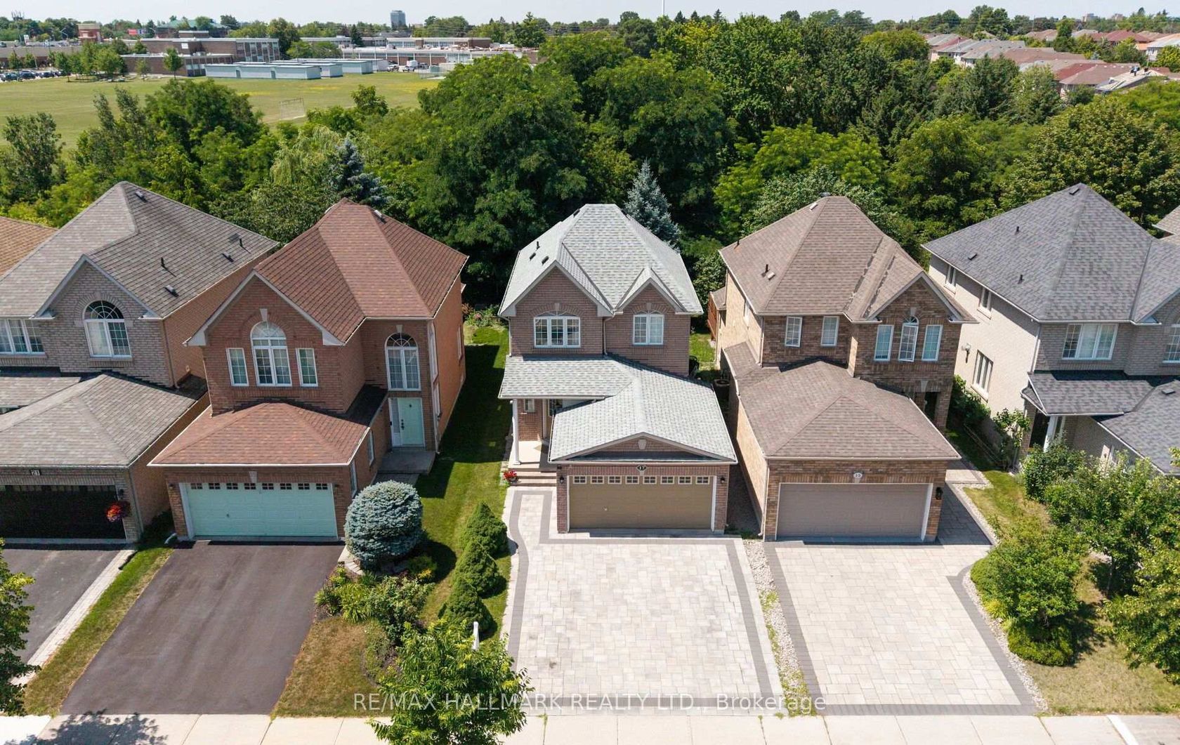 17 Rushingbrook Drive, Rouge Woods, Richmond Hill photo number 2