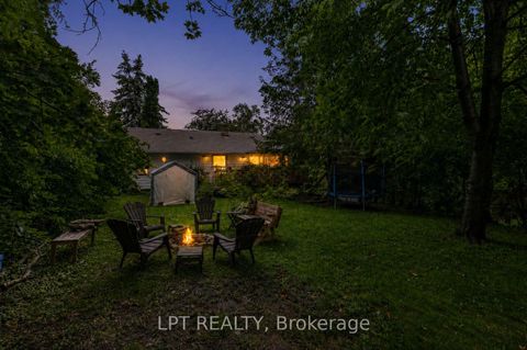Photo 2 at 98 Don Mor Drive, Central Newmarket, Newmarket