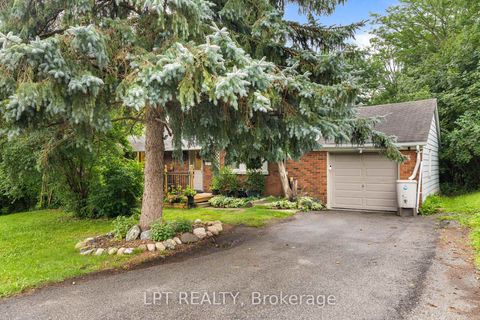 Photo 3 at 98 Don Mor Drive, Central Newmarket, Newmarket