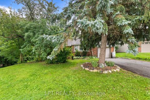 Photo 4 at 98 Don Mor Drive, Central Newmarket, Newmarket