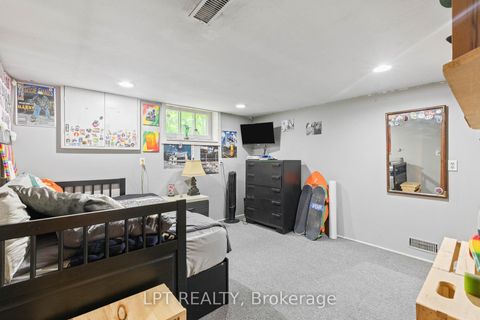 Photo 26 at 98 Don Mor Drive, Central Newmarket, Newmarket