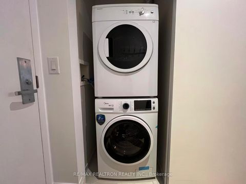 Photo 19 at 214 - 8 Charlotte Street, Waterfront Communities C1, Toronto
