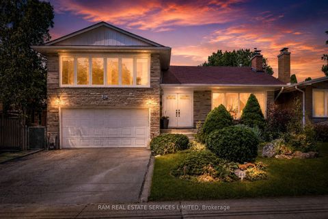 Photo 2 at 46 Summitcrest Drive, Richview, Toronto