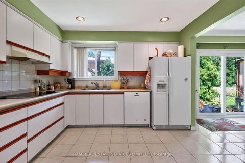 Photo 14 at 46 Summitcrest Drive, Richview, Toronto
