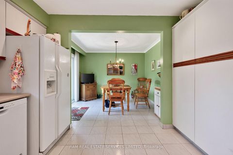 Photo 16 at 46 Summitcrest Drive, Richview, Toronto