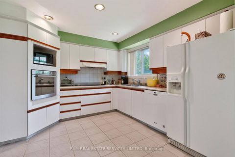 Photo 18 at 46 Summitcrest Drive, Richview, Toronto