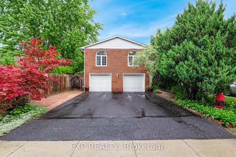 Photo 1 at 639 Irwin Crescent, Leslie Valley, Newmarket