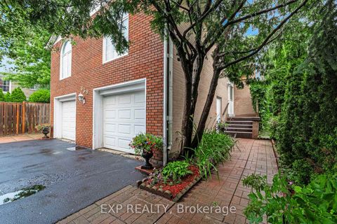 Photo 2 at 639 Irwin Crescent, Leslie Valley, Newmarket