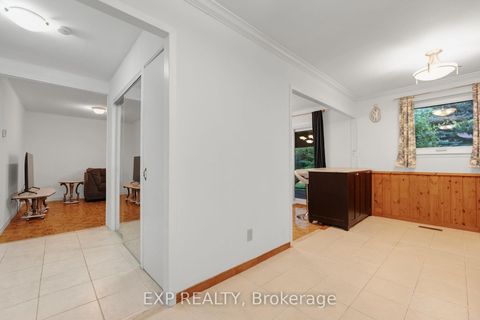 Photo 7 at 639 Irwin Crescent, Leslie Valley, Newmarket