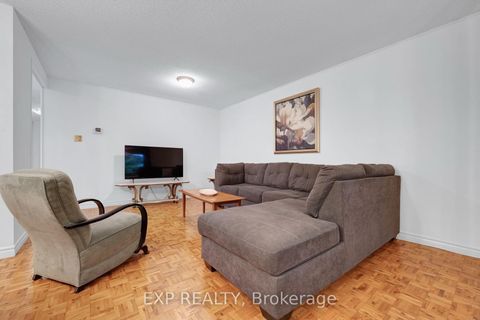 Photo 14 at 639 Irwin Crescent, Leslie Valley, Newmarket