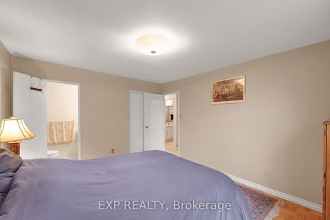 Photo 17 at 639 Irwin Crescent, Leslie Valley, Newmarket