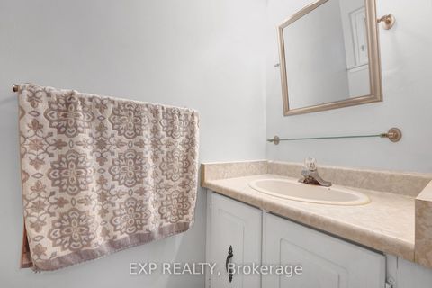Photo 18 at 639 Irwin Crescent, Leslie Valley, Newmarket
