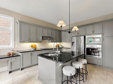 Photo 13 at 111 Headwind Boulevard, Vellore Village, Vaughan