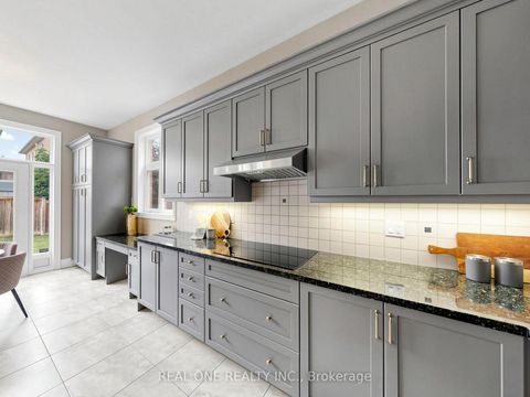 Photo 14 at 111 Headwind Boulevard, Vellore Village, Vaughan