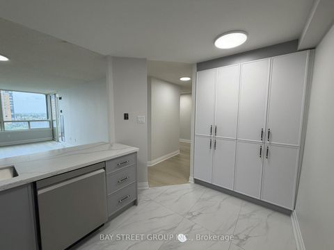 Photo 14 at 807 - 300 Alton Towers Circle, Milliken, Toronto