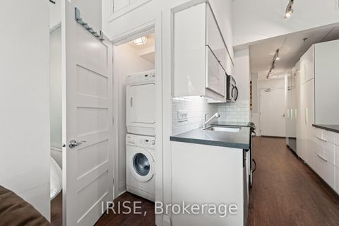 Photo 12 at 305 - 477 Richmond Street W, Waterfront Communities C1, Toronto