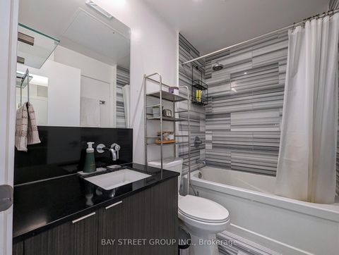 Photo 10 at 6103 - 100 Harbour Street, Waterfront Communities C1, Toronto