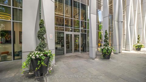 Photo 3 at 5409 - 1 Yorkville Avenue, Annex, Toronto