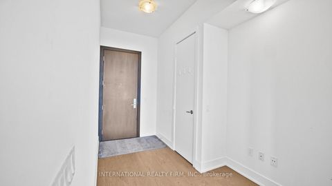 Photo 7 at 5409 - 1 Yorkville Avenue, Annex, Toronto