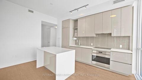 Photo 13 at 5409 - 1 Yorkville Avenue, Annex, Toronto