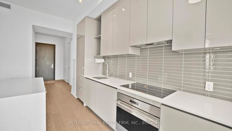 Photo 14 at 5409 - 1 Yorkville Avenue, Annex, Toronto