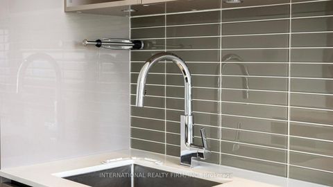Photo 15 at 5409 - 1 Yorkville Avenue, Annex, Toronto