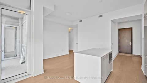 Photo 17 at 5409 - 1 Yorkville Avenue, Annex, Toronto