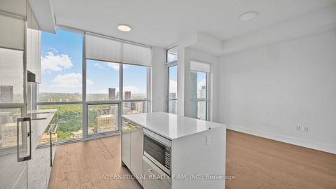 Photo 18 at 5409 - 1 Yorkville Avenue, Annex, Toronto