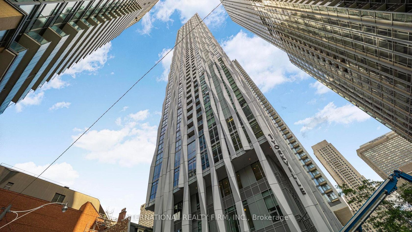 5409 - 1 Yorkville Avenue, Annex, Toronto by Loree Meneguzzi Real Estate 5409 - 1 Yorkville Avenue, Annex, Toronto