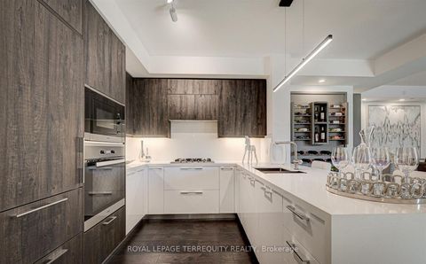 Photo 10 at 401 - 3 Southvale Drive, Leaside, Toronto