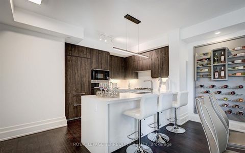 Photo 12 at 401 - 3 Southvale Drive, Leaside, Toronto