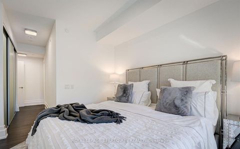 Photo 19 at 401 - 3 Southvale Drive, Leaside, Toronto