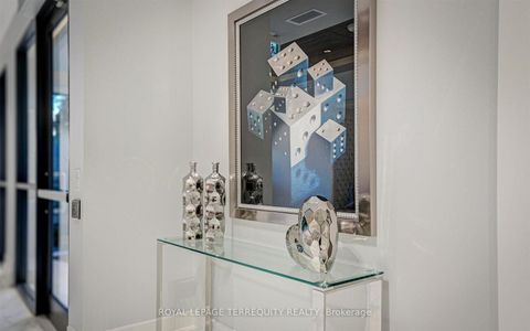 Photo 29 at 401 - 3 Southvale Drive, Leaside, Toronto
