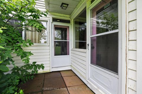 Photo 2 at 9 Tikvah Circle, Historic Lakeshore Communities, Georgina