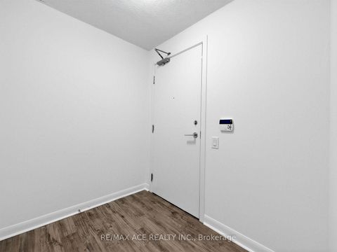 Photo 2 at 808 - 25 Town Centre Court, Bendale, Toronto