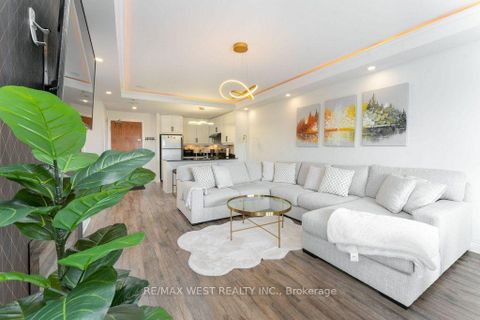 Photo 5 at PH 413 - 4620 Highway 7 Avenue, East Woodbridge, Vaughan