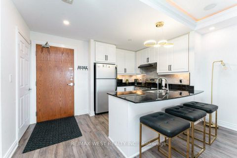 Photo 9 at PH 413 - 4620 Highway 7 Avenue, East Woodbridge, Vaughan