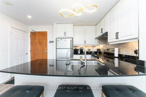 Photo 10 at PH 413 - 4620 Highway 7 Avenue, East Woodbridge, Vaughan
