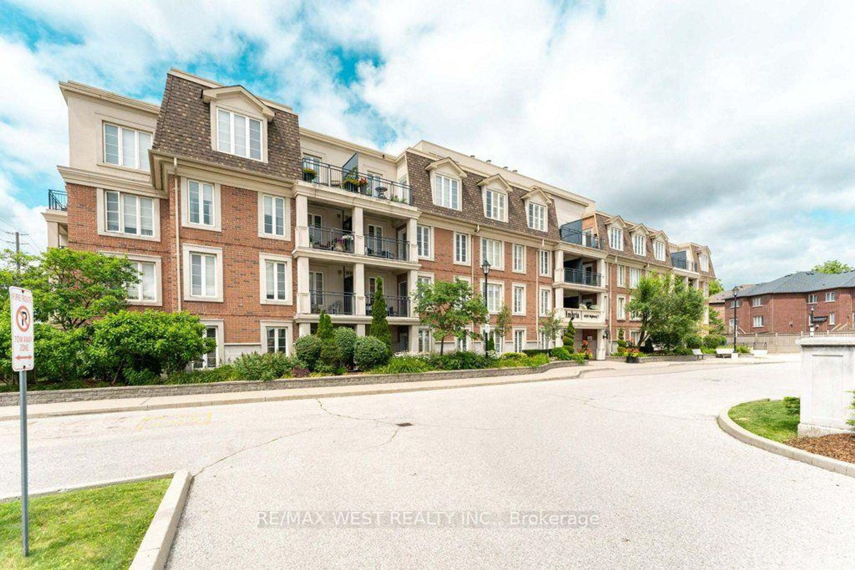 PH 413 - 4620 Highway 7 Avenue, East Woodbridge, Vaughan photo number 2