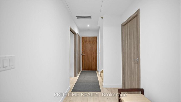 Photo 2 at 111 - 27 McMahon Drive, Bayview Village, Toronto