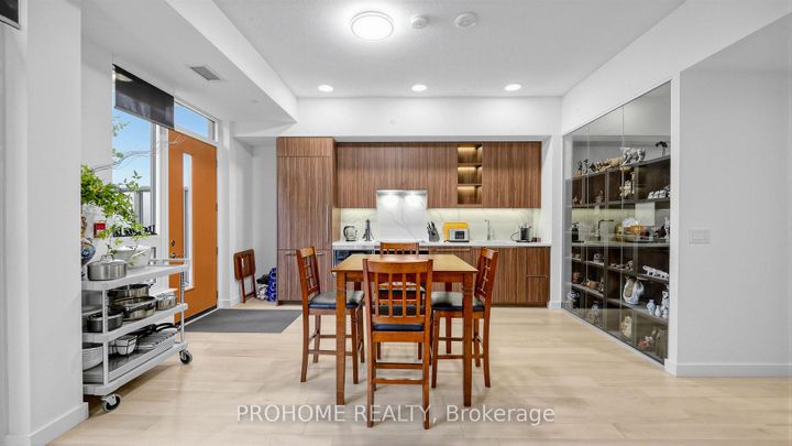 Photo 3 at 111 - 27 McMahon Drive, Bayview Village, Toronto