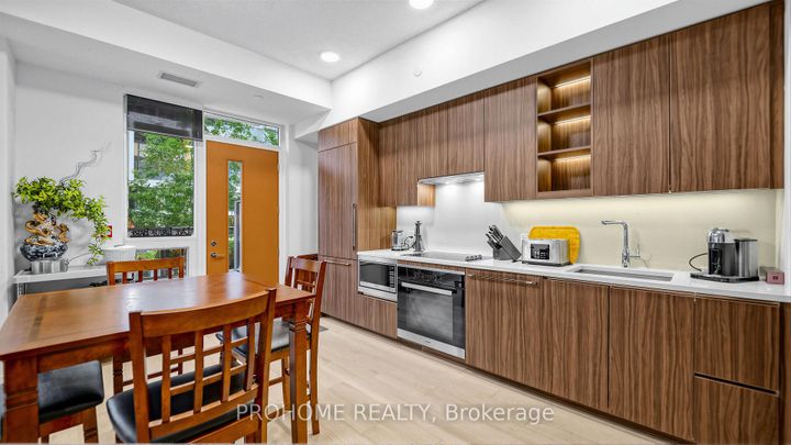 Photo 7 at 111 - 27 McMahon Drive, Bayview Village, Toronto