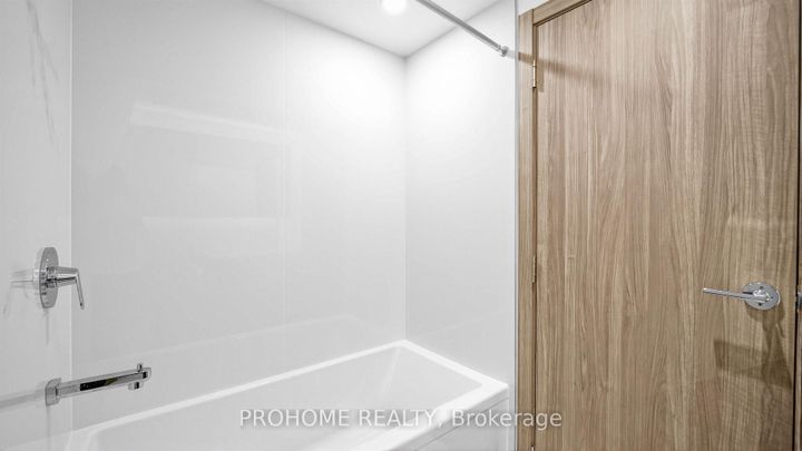 Photo 21 at 111 - 27 McMahon Drive, Bayview Village, Toronto