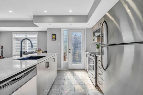 Photo 15 at 61 - 2315 Sheppard Avenue W, Pelmo Park W5, Toronto