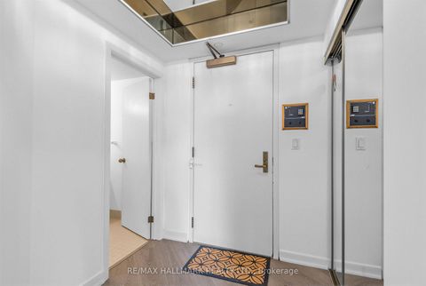 Photo 3 at 102 - 3 Duplex Avenue, Newtonbrook West, Toronto