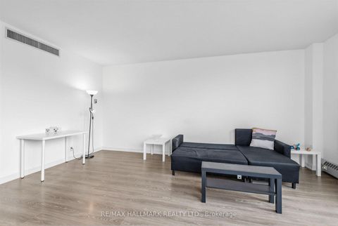 Photo 7 at 102 - 3 Duplex Avenue, Newtonbrook West, Toronto