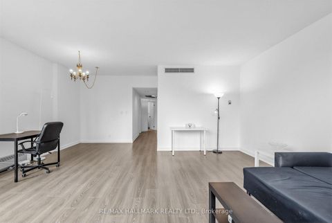 Photo 8 at 102 - 3 Duplex Avenue, Newtonbrook West, Toronto